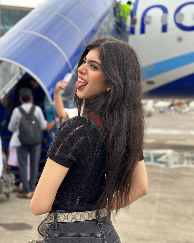 Rira Arora Instagram influencer at Airport