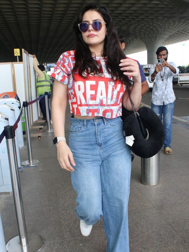 IN PICS | Spotted 📸: Gorgeous beauty Zareen Khan papped at Mumbai airport recently
