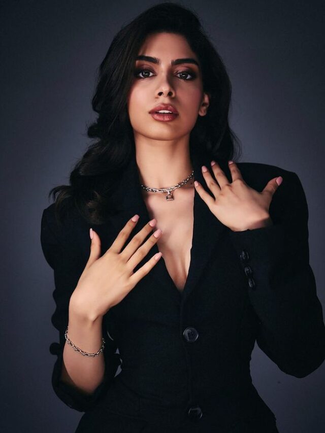Khushi Kapoor goes for a classic LBD look for an event 🤍💎