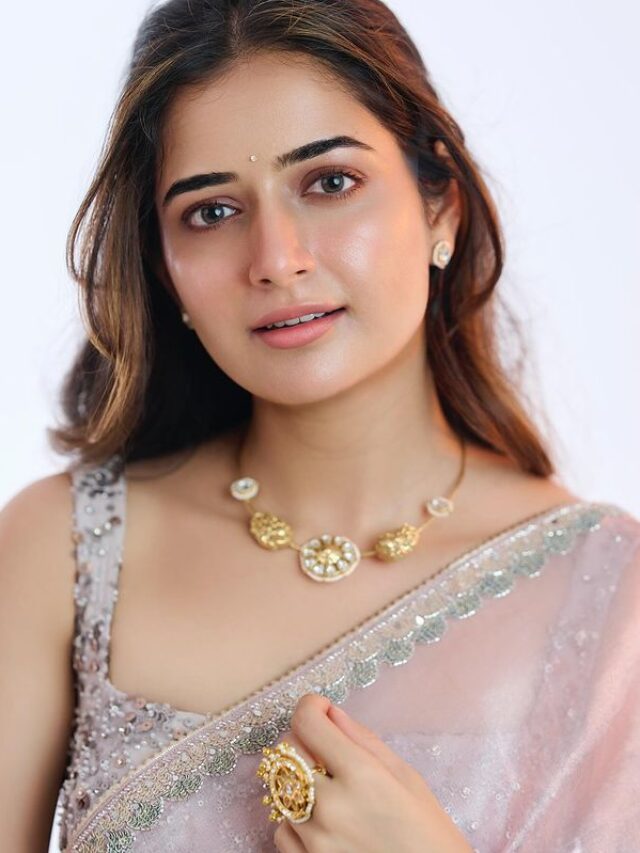 Ashika Ranganath looks like a dream in her latest pictures 🤍🫶🏻