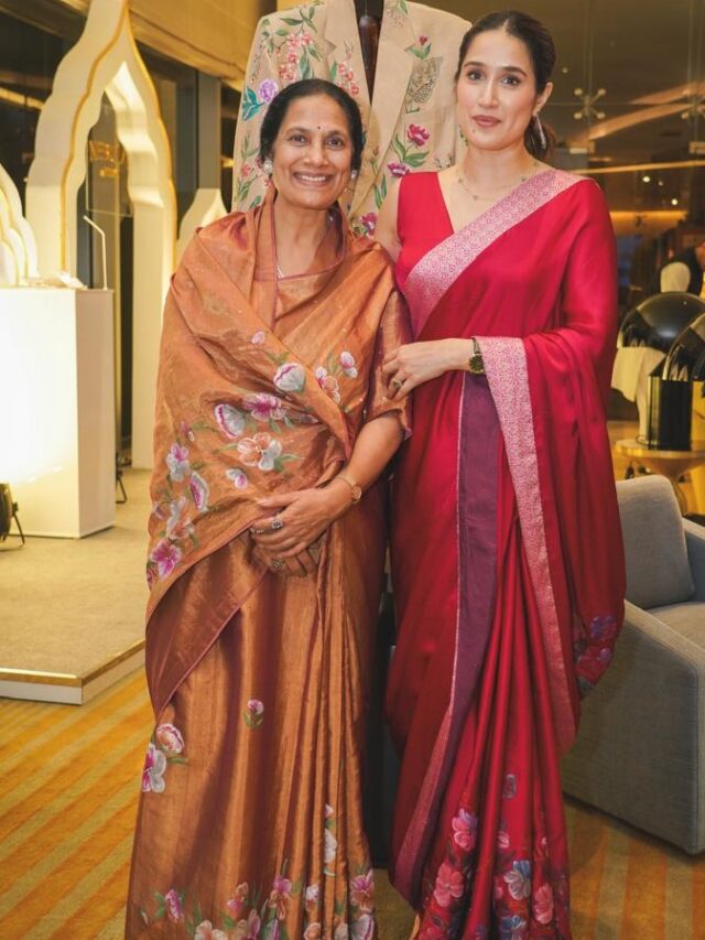 Sagarika Ghatge spotted With her mother Urmila ji wearing gorgeous saree in Bengaluru!