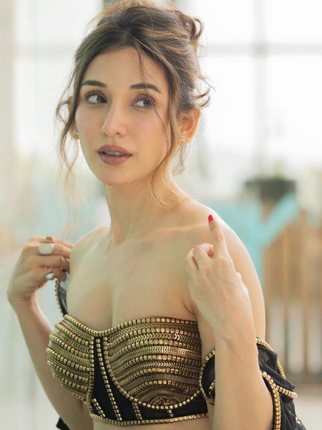 Heli Daruwala Slays In Glamorous Outfit On Social Media