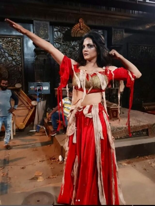 Sunny Leone Create Sensation On internet with her scary Look