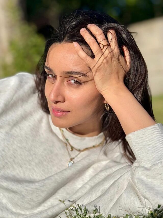 Shraddha Kapoor Looks Marvelous In Her New Sun Kissed Snaps !