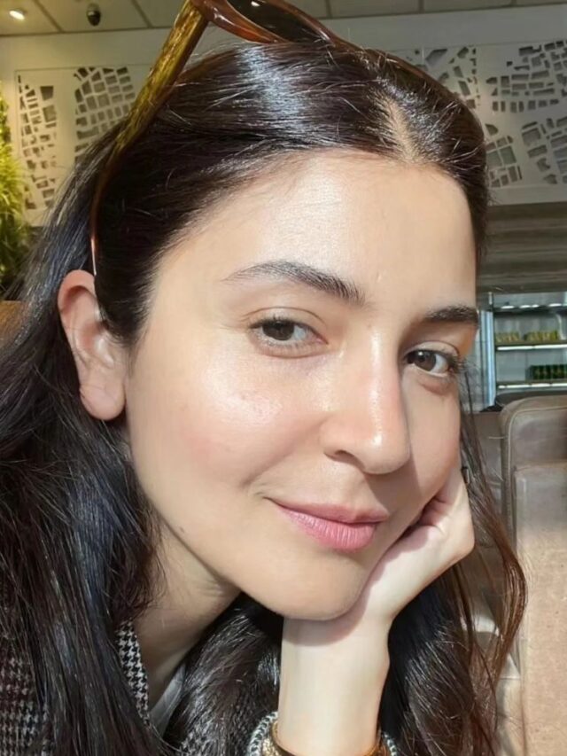 Anushka Sharma Shared Her No Makeup Look with Fans