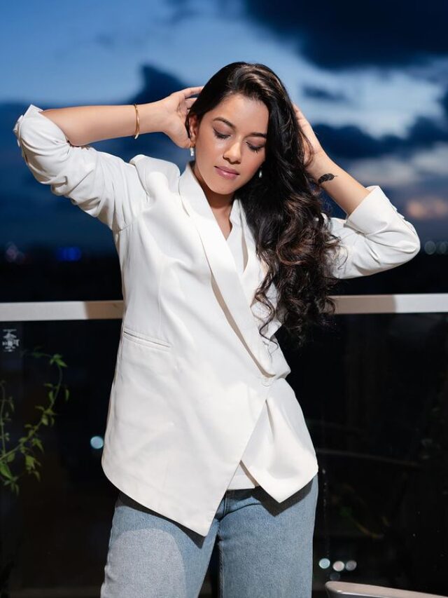 In White coat and denim jeans Mrinal Ravi create sensation