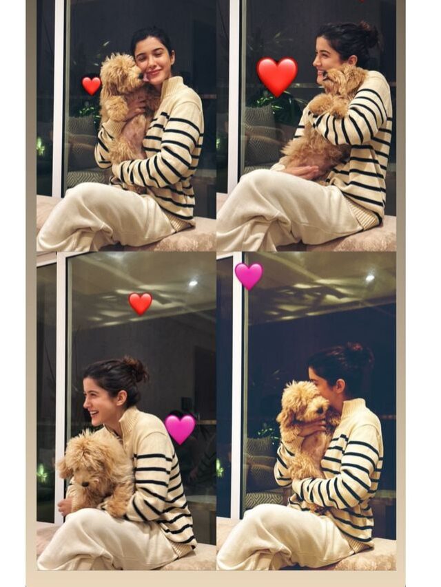 Shanaya Kapoor Making Happy Moments With Her Pet