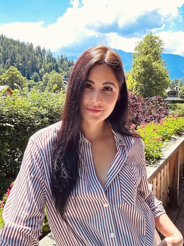 Katrina Kaif winning hearts with her latest Sunkissed selfie!