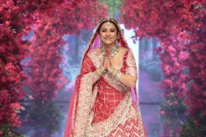 Breast Cancer Patient Hina Khan Slays While Doing Ramp Walk In Beautiful Lehenga.