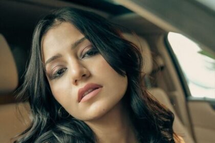 Glamorous Simran Kaur looks super Hot as she poses in a car in these viral Snaps