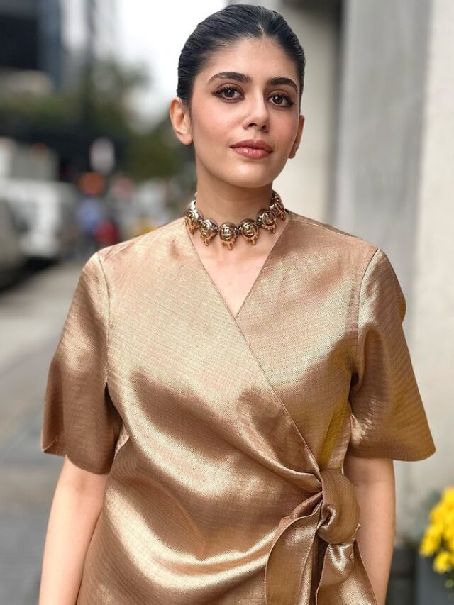 So stunning in Golden Dress, Sanjana Sanghi!