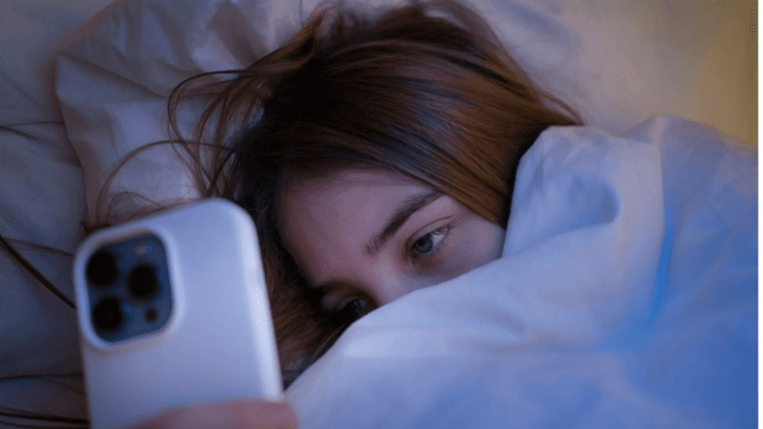 रात को सोने से पहले भूलकर भी यूज न करें फोन