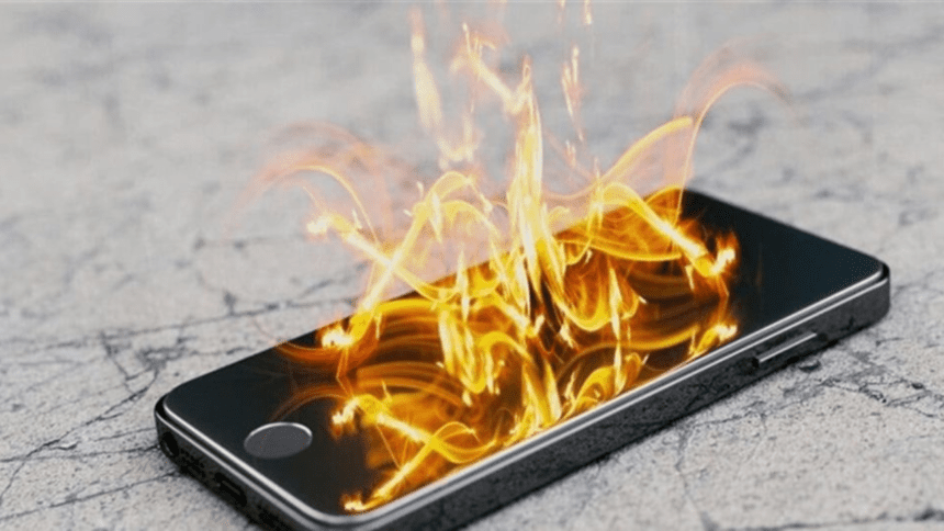 स्मार्टफोन के कवर में नोट या एटीएम कार्ड रखने से बचे