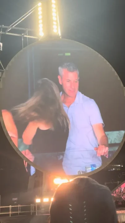 Coldplay कॉन्सर्ट Kiss-Cam स्कैंडल