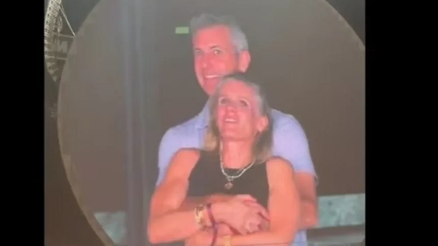 Coldplay Kiss‑Cam स्कैंडल: CEO caught cheating amid viral drama
