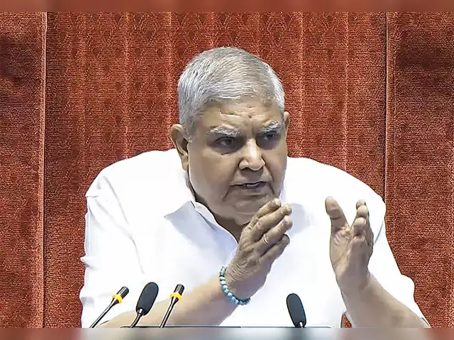 जगदीप धनकड़ का इस्तीफा: सेहत को प्राथमिकता देकर भारत के उपराष्ट्रपति पद से दिया नव-समाप्ति
