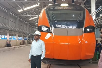 वंदे भारत एक्सप्रेस अपडेट 2025: अजनी‑पुणे ट्रेन, स्लिपर वर्जन, और 400 नई गाड़ियों की तैयारी
