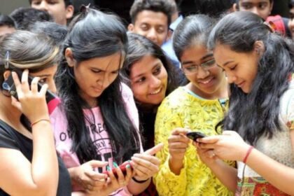 UP Govt Jobs 2025: शिक्षक भर्ती से लेकर पुलिस तक – जानिए पूरी डिटेल