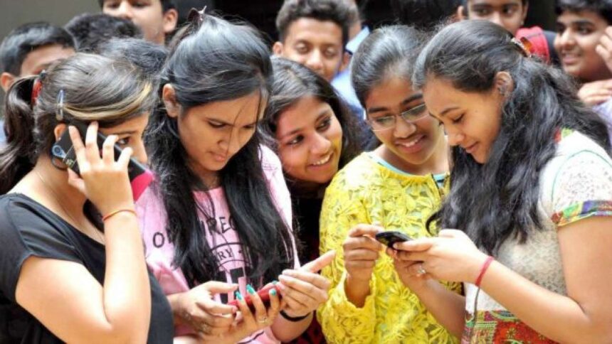 UP Govt Jobs 2025: शिक्षक भर्ती से लेकर पुलिस तक – जानिए पूरी डिटेल