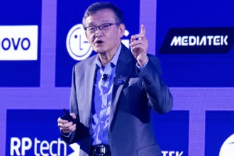 Intel CEO Lip-Bu Tan पर बढ़ा दबाव: ट्रंप और सीनेट की आलोचना, शेयरों में गिरावट
