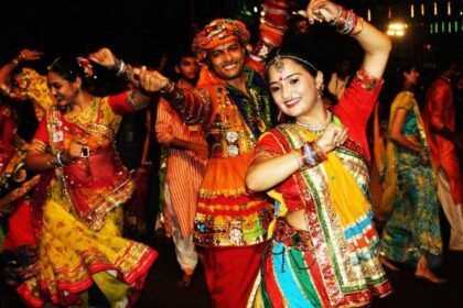 गुजरात का नवरात्रि गरबा 2025 – इंटरनेट पर वायरल डांस का जश्न