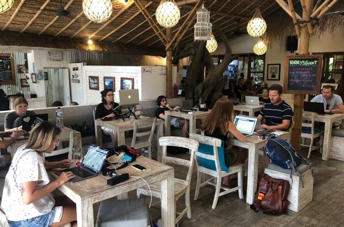 Digital Nomads Finance – विदेश में ट्रैवल करते हुए पैसे मैनेज करने के नए तरीके