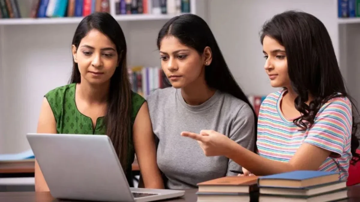 Online School & College Exams 2025 – शिक्षा में नया बदलाव