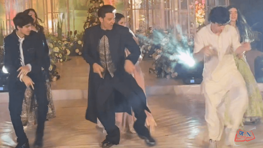 Hrithik Roshan और बेटों ने Eshaan Roshan की शादी में किया धूमधाम डांस | Viral Video