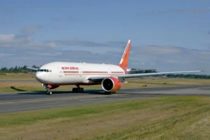 air-india-pilot-dies-bali-heart-attack-hindi