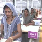 adani-foundation-garment-skill-centre-shivpuri-madhya-pradesh-women-employment-income-hindi