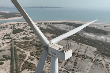 adani-wind-5mw-turbine-mundra-india-clean-energy-push