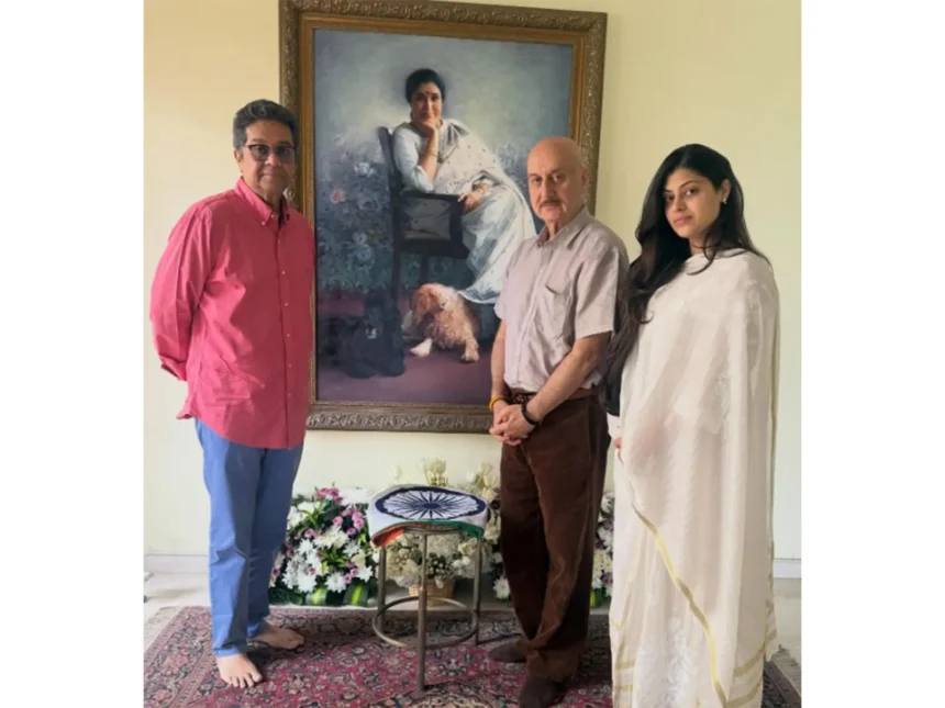 anupam-kher-asha-bhosle-tribute-mumbai-home-visit