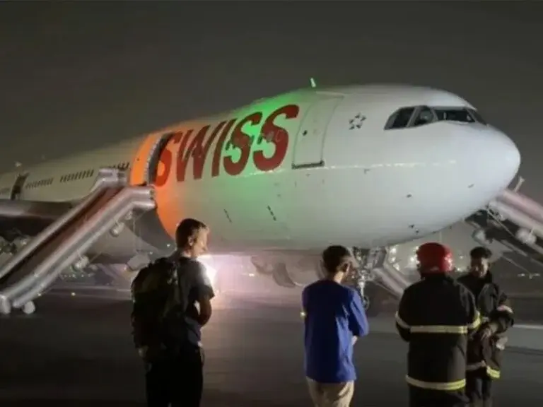 delhi-airport-swiss-flight-engine-failure-aborted-takeoff-passengers-injured-hindi