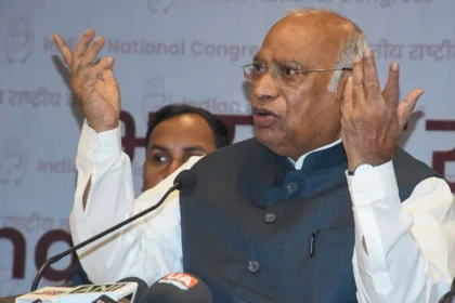 eci-notice-kharge-pm-remark-controversy
