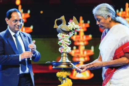 financial-sector-cybersecurity-warning-nirmala-sitharaman-ai-cyberattacks-sebi-kyc-reforms-hindi