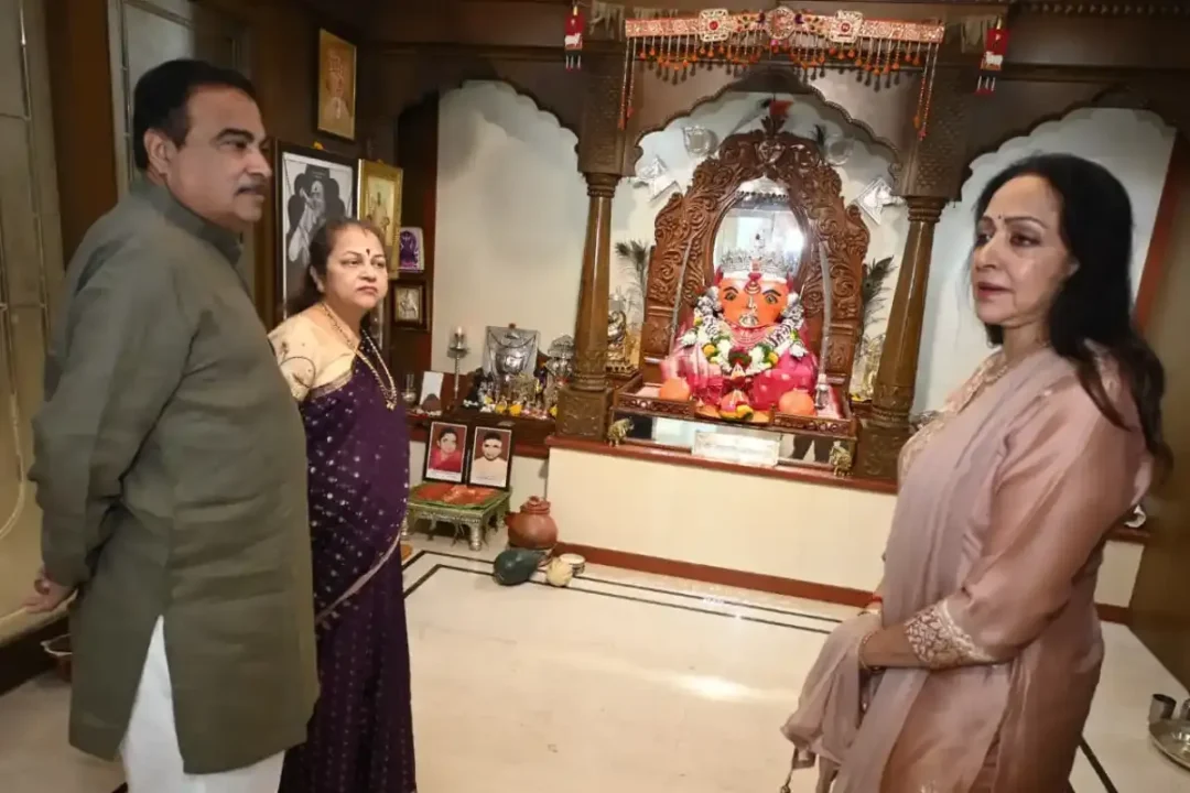 hema-malini-meets-nitin-gadkari-nagpur-home-visit-video
