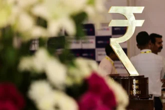 india-cash-paradox-sbi-report-upi-growth-cash-circulation-2026-hindi