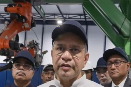 india-indigenous-bullet-train-b28-beml-aditya-plant-vaishnaw-vande-bharat-update-hindi