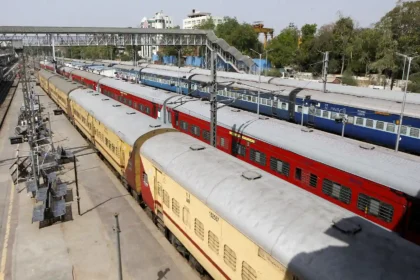 indian-railways-budget-2026-high-speed-corridors-digital-upgrade-hindi