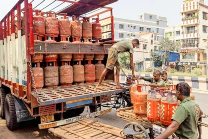 lpg-cylinder-new-rules-may-1-india-otp-booking-price-change-hindi