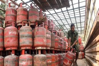 lpg-supply-india-stable-mopng-refutes-shortage-claims-2026