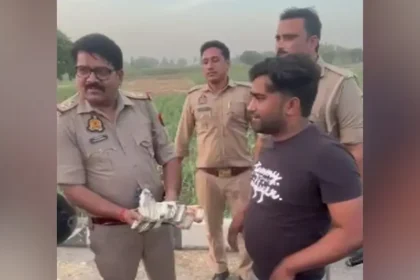 meerut-karnal-highway-par-4-lakh-rupee-mile-logon-ki-imandari-shamli-news-hindi