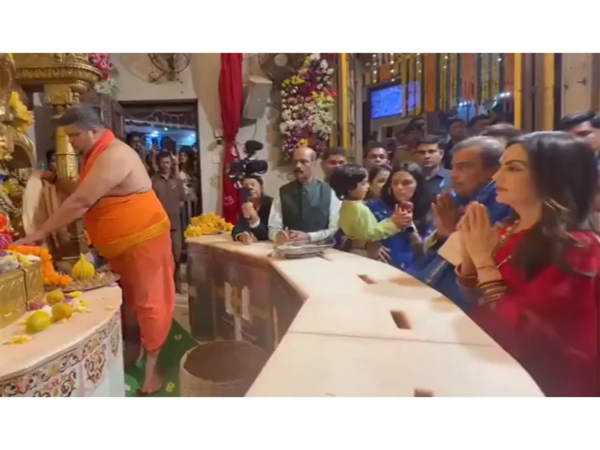 mukesh-ambani-birthday-siddhivinayak-temple-family-visit-2026-9732
