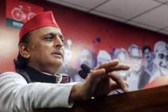noida-workers-protest-akhilesh-yadav-bjp-wage-demand-violence
