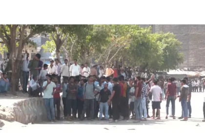 noida-workers-protest-rahul-gandhi-support-minimum-wage-india-2026