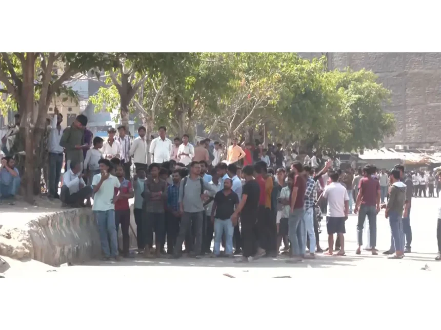 noida-workers-protest-rahul-gandhi-support-minimum-wage-india-2026