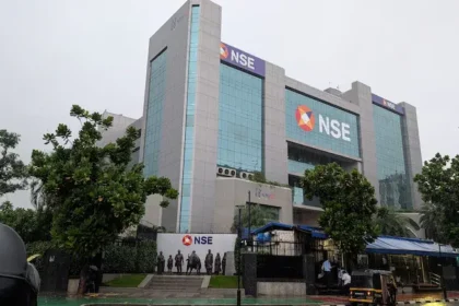 nse-investor-base-crosses-13-crore-india-stock-market-growth-hindi