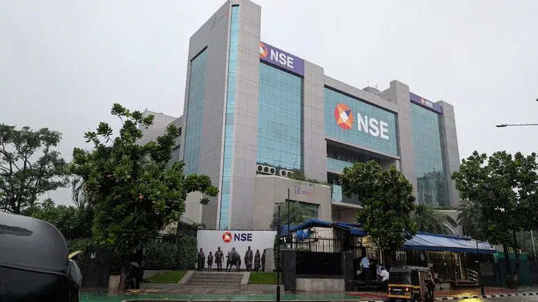 nse-investor-base-crosses-13-crore-india-stock-market-growth-hindi
