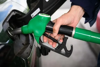 oil-prices-fall-strait-of-hormuz-open-iran-ceasefire-impact-analysis