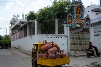 png-users-surrender-lpg-connections-india-west-asia-crisis-supply